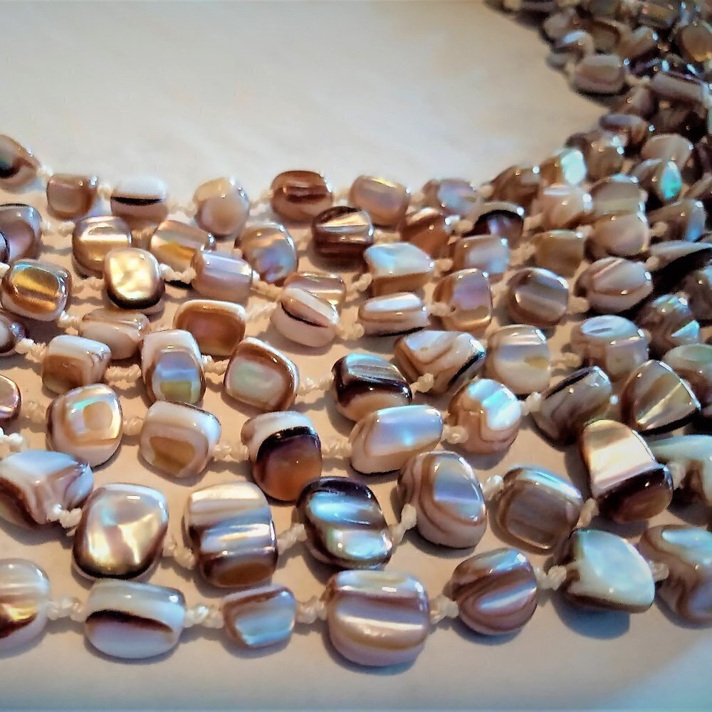 Graduated Multi-Strand Shell Bead Necklace - Picture 4 of 4